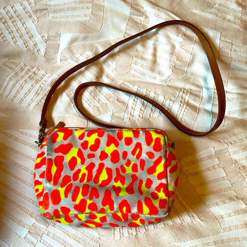 Clare v midi sac leopard print